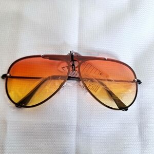 NWT  "The Looking for Sunset" Alvator sunglasses.